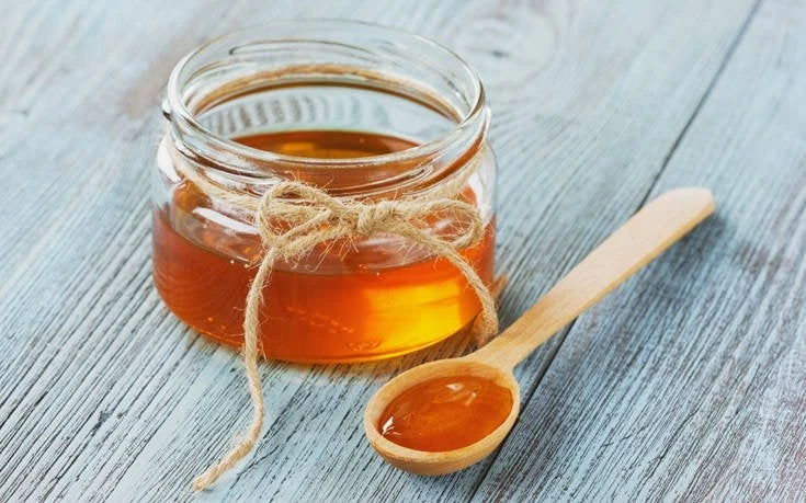 Τέσσερις εναλλακτικές χρήσεις του μελιού – Τι μπορείτε να κάνετε εκτός από το να το φάτε